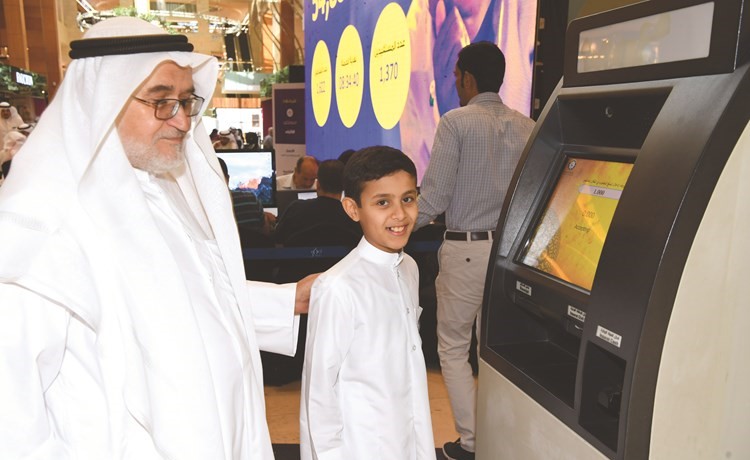 متبرع مع ابنه ﻿