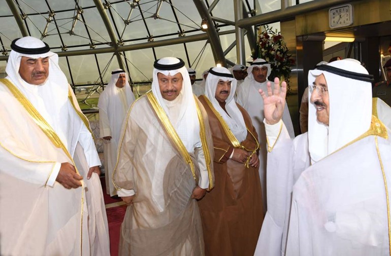 صاحب السمو أدى صلاة العيد في المسجد الكبير  وغادر إلى المملكة المتحدة في زيارة خاصة