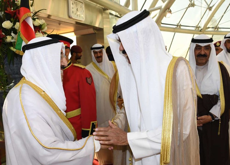 صاحب السمو أدى صلاة العيد في المسجد الكبير  وغادر إلى المملكة المتحدة في زيارة خاصة