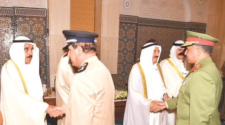 صاحب السمو الأمير وسمو ولي العهد والشيخ فيصل السعود يتلقون التهاني بالعيد ﻿