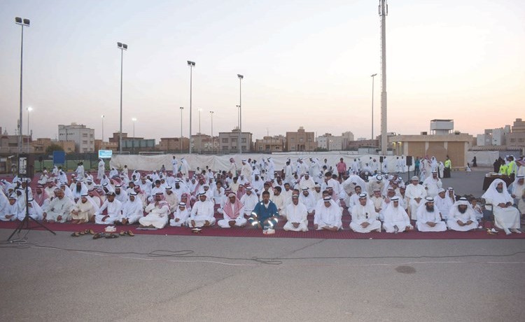 حضور كثيف في صلاة العيد بمركز شباب منطقة مبارك الكبير﻿