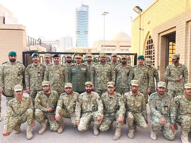 اللواء الركن فالح شجاع مع اعضاء قوات الحراسات الخارجية﻿