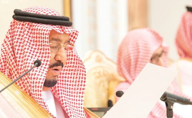 خادم الحرمين الشريفين الملك سلمان بن عبدالعزيز ملقيا كلمته خلال استقباله أصحاب السمو الأمراء ومفتي المملكة وكبار العلماء والمشايخ والضيوف(واس)﻿