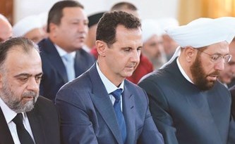 الرئيس بشار الأسد يؤدي صلاة عيد الأضحى﻿