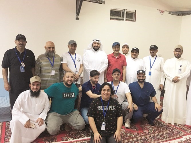 وزير الصحة في صورة جماعية مع فريق الخدمات الطبية لبعثة الحج﻿
