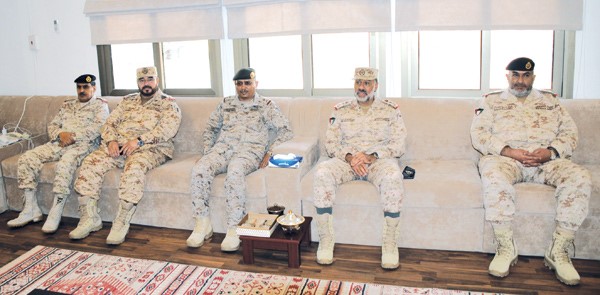 النواف تفقد القوات الكويتية المشاركة في «إعادة الأمل» وقوة واجب «درع» بالسعودية