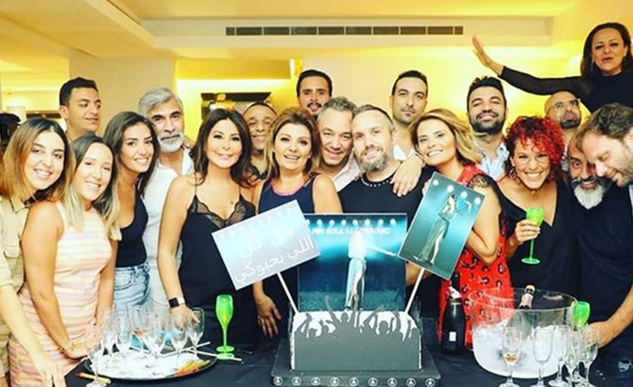 بالفيديو.. شاهدوا كيف احتفلت اليسا بنجاح البومها مع اصدقائها