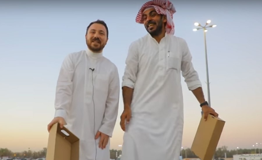 بالفيديو.. إيطالي على سيارة تمور ببريدة: "السكري على كم"؟