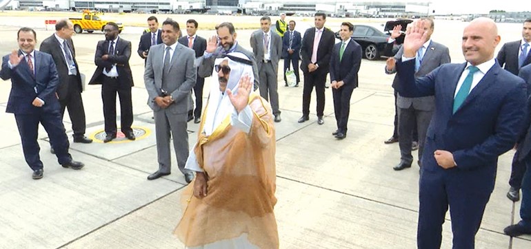 الشيخ ناصر صباح الأحمد في وداع صاحب السمو لدى مغادرة سموه المملكة المتحدة