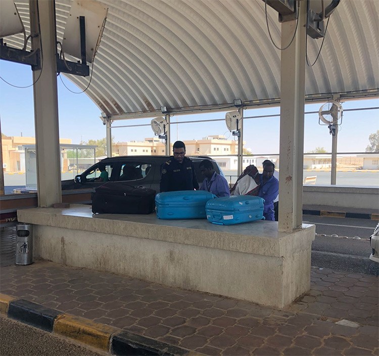 16.392 مركبة عبرت منفذي النويصيب والسالمي في عطلة عيد الأضحى