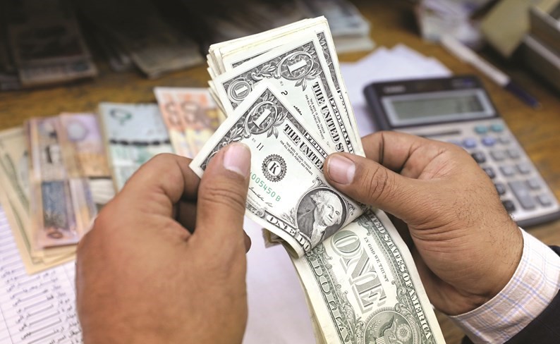 «إدانة مستشاري ترامب» تهبط بالدولار