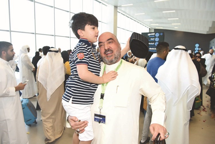 الحاج محمد عاشور لدى عودته ﻿