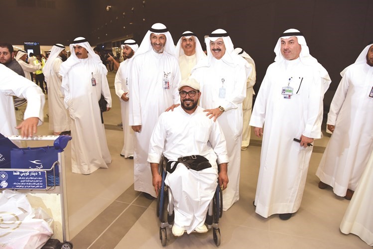 الجاسم والشرهان في استقبال أحد الحجاج﻿