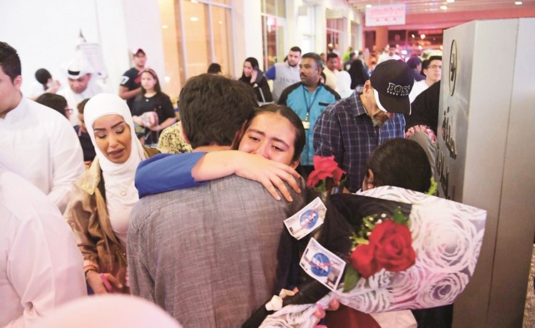 فرحة الطلبة بالعودة إلى ذويهم بإنجاز يدعو للفخر﻿