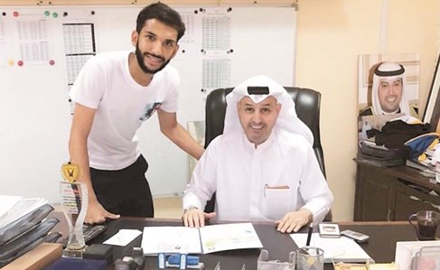 خالد الشعلان يوقع للقادسية بحضور رفاعي الديحاني﻿