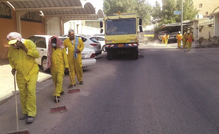 جانب من حملة النظافة في مناطق الفروانية ﻿
