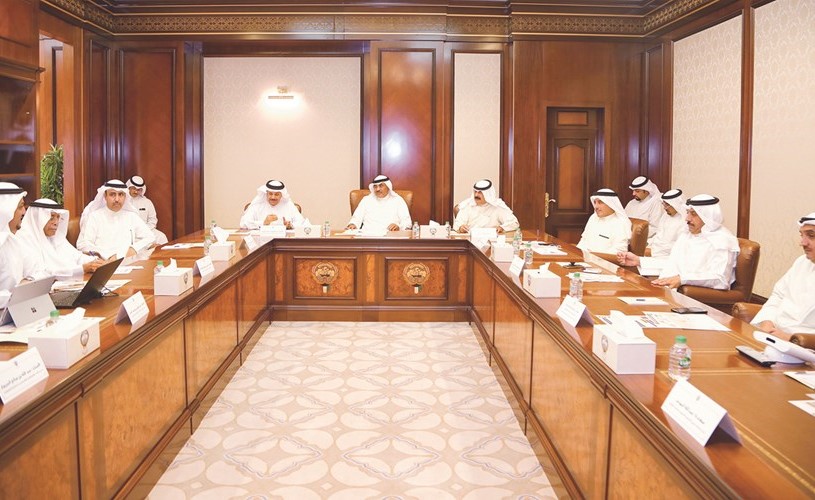الشيخ صباح الخالد خلال لقائه أمين عام مجلس التعاون لدول الخليج العربية د.عبداللطيف الزياني بحضور خالد الجارالله والشيخ د.أحمد ناصر المحمد والسفير ناصر المزين والسفير صالح اللوغاني