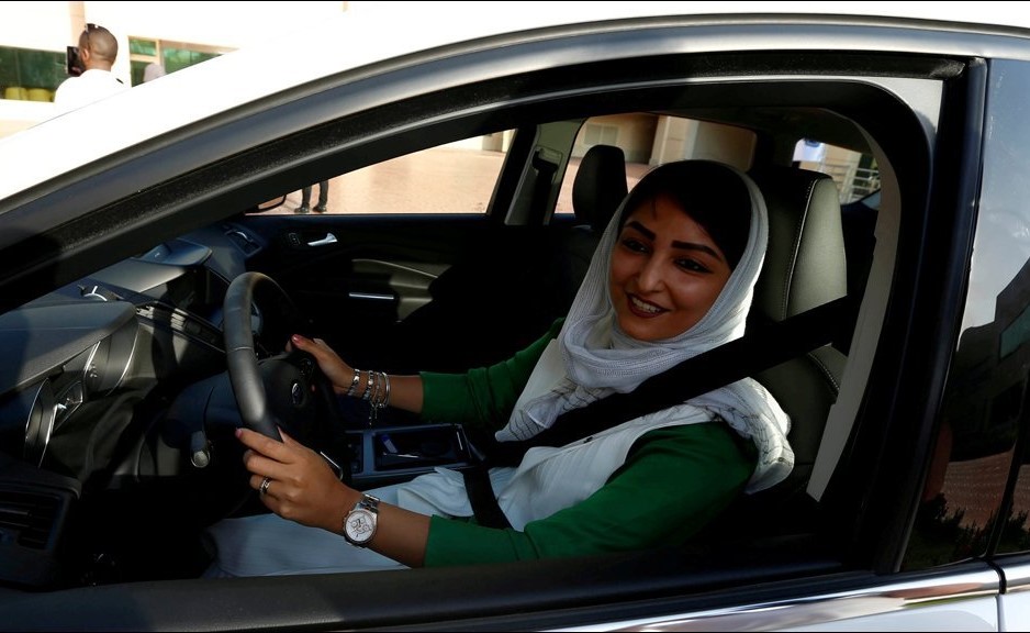 بالفيديو.. السعوديات يكتشفن بأعداد متزايدة متعة القيادة السريعة للسيارات