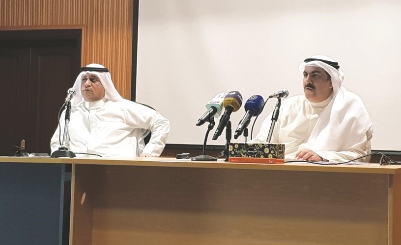 د.بدر الدويش وطارق دهراب في المؤتمر الصحافي﻿