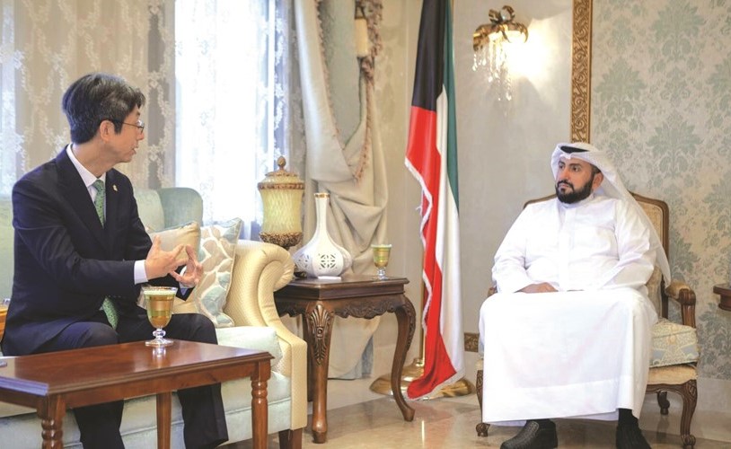 الشيخ د. باسل الصباح خلال لقائه السفير الكوري هونغ يونغ غي﻿