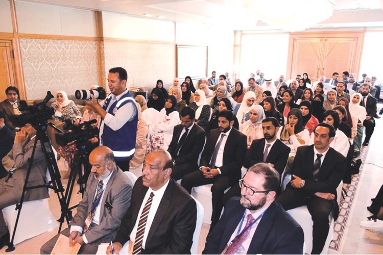 جانب من الحضور في اللقاء مع رؤساء الأقسام للمستشفيات والمراكز الصحية﻿