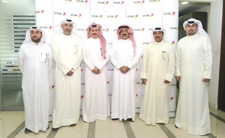الشيخ أحمد اليوسف وم.سلمان البدران ود.محمد خليل ومعن الرشيد وعلي اتش وعبدالرزاق سليمان خلال حفل توقيع عقد الشراكة﻿