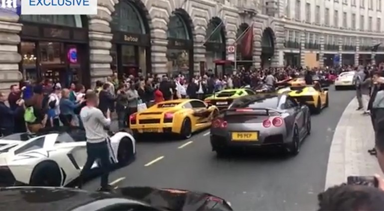بالفيديو.. أثرياء خليجيون يتجولون في شوارع لندن بسيارات فارهة ويتسببون في زحام