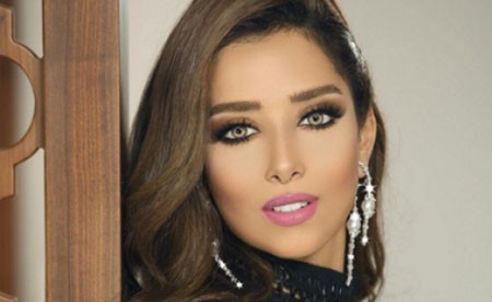 بالصور.. غطاء هاتف بلقيس يحدث ضجة بسبب سعره