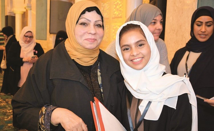  ندى الأهدل مع الزميلة ليلى الشافعي﻿