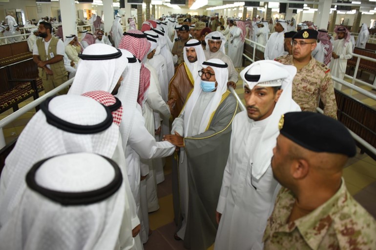 الشيخ ناصر صباح الأحمد يقدم واجب العزاء في الفقيدين