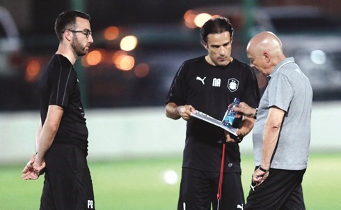 فيفا ينصر مساعدي فيريرا على الزمالك﻿