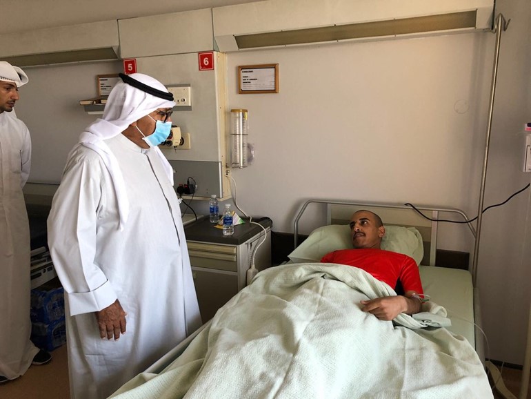 النائب الأول زار مستشفيي جابر الأحمد والصباح للاطمئنان على أبنائه الطلبة الضباط من كلية علي الصباح