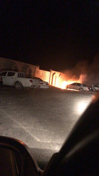شاهد.. شجاعة شابين تنقذ عشرات السيارات من حريق بأملج