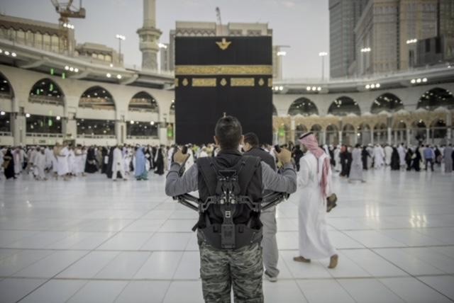 ما لم تشاهده من قبل في كسوة الكعبة المشرفة