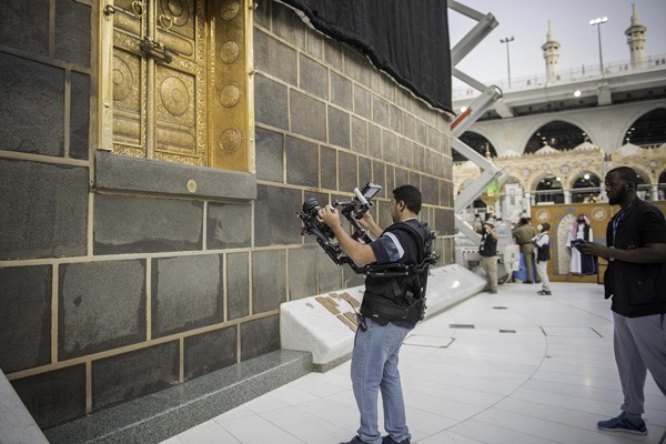 ما لم تشاهده من قبل في كسوة الكعبة المشرفة