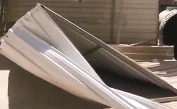إزالة إحدى المظلات المقامة على أملاك الدولة﻿
