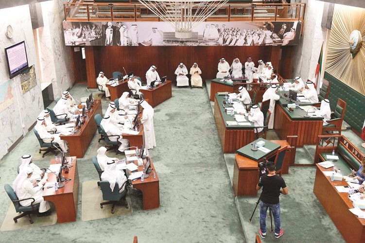  ﻿جانب من جلسة المجلس البلدي في افتتاح دور الانعقاد﻿
