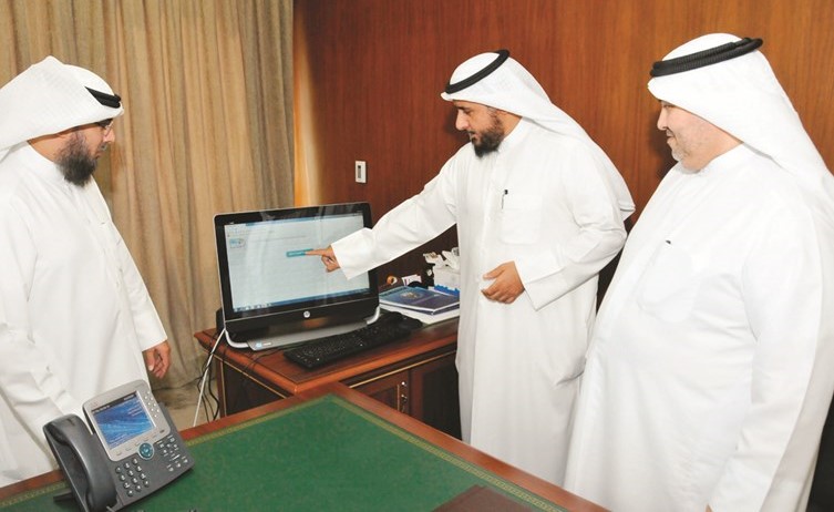 بدر العتيبي خلال تدشين الموقع ﻿