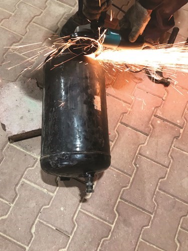 تفكيك احدى الاسطوانات ﻿