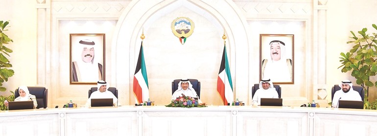 سمو رئيس الوزراء الشيخ جابر المبارك مترئسا اجتماع مجلس الوزراء بحضور انس الصالح وخالد الروضان وهند الصبيح والشيخ د. باسل الصباح﻿