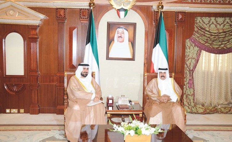 سمو نائب الأمير وولي العهد الشيخ نواف الأحمد مستقبلا السفير الإماراتي لدى الكويت رحمة حسين الزعابي﻿