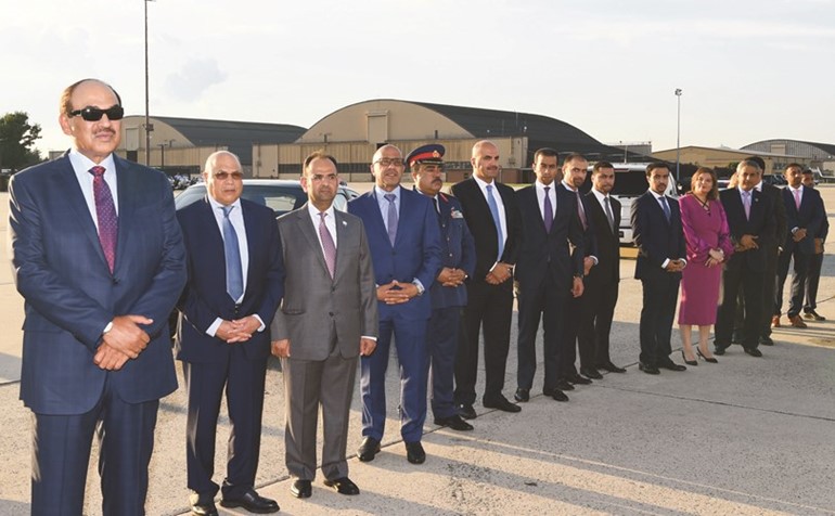 الشيخ صباح الخالد والشيخ خالد الجراح ود.نايف الحجرف والحضور في استقبال صاحب السمو الامير ﻿