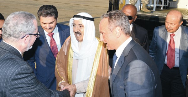 صاحب السمو الأمير الشيخ صباح الأحمد  لدى وصوله إلى واشنطن وفي استقباله السفير الشيخ سالم العبدالله والسفير الأميركي لورانس سيلفرمان