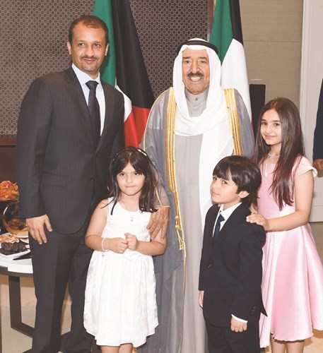 صورة تذكارية مع سمو الأمير ﻿