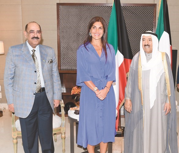 الأمير استقبل أهالي أعضاء السفارة والمكاتب المعتمدة لدى الولايات المتحدة