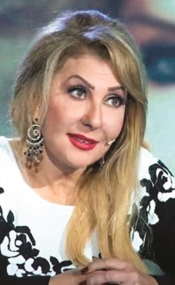 في سرية تامة.. نادية الجندي تحضر لعمل جديد