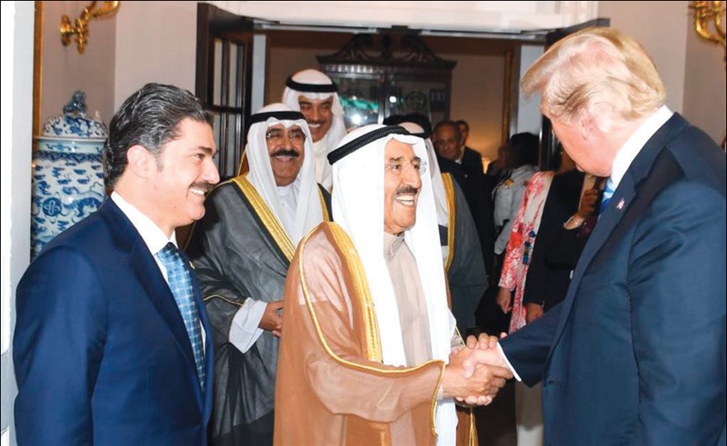 الرئيس دونالد ترامب يودع صاحب السمو الأمير الشيخ صباح الأحمد أمام البيت الأبيض بحضور الشيخ مشعل الأحمد والشيخ صباح الخالد والشيخ خالد العبدالله وأعضاء الوفد