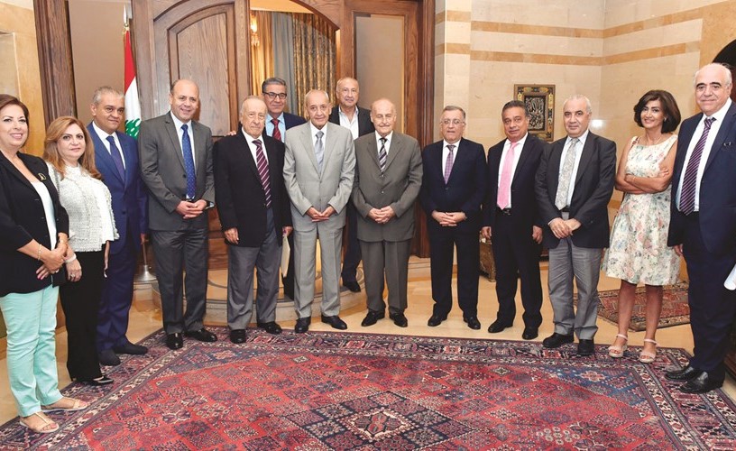 رئيس مجلس النواب نبيه بري مستقبلا مجلس نقابة المحررين في عين التينة	(محمود الطويل)﻿