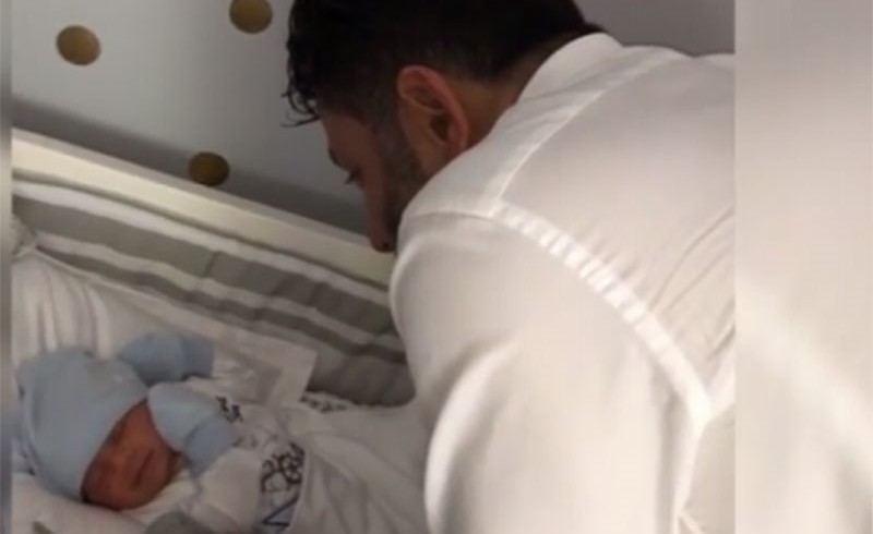 بالفيديو.. اللقاء الأول بين زياد برجي وطفله... حنان أب متأثر