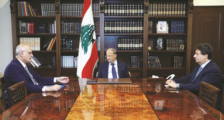 الرئيس العماد ميشال عون خلال اجتماع متعلق بالشؤون المالية بحضور وزير المال علي حسن خليل ورئيس لجنة المال والموازنة النائب ابراهيم كنعان - (محمود الطويل)﻿
